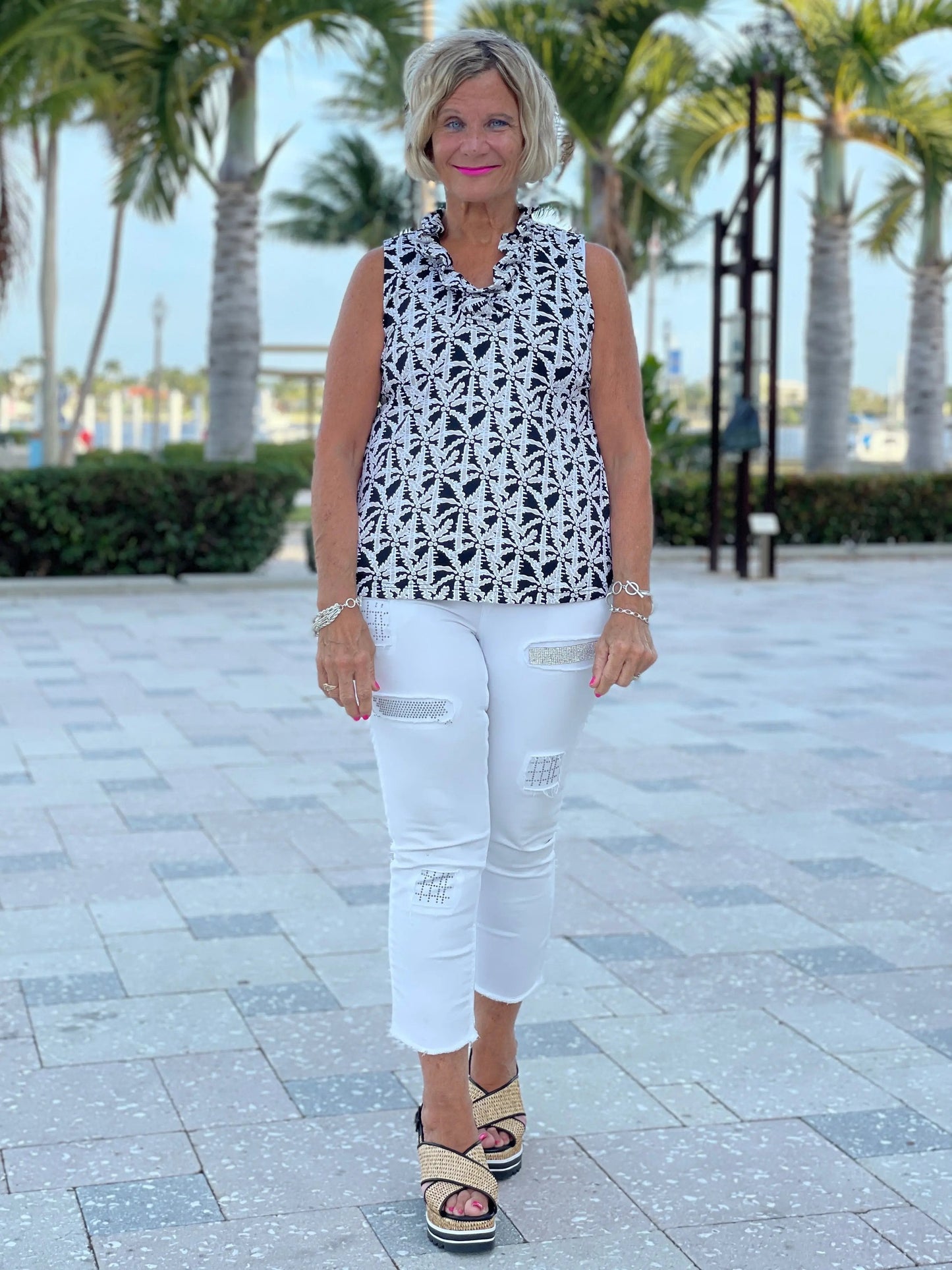 BLACK AND BEIGE SLEEVELESS RUFFLE
