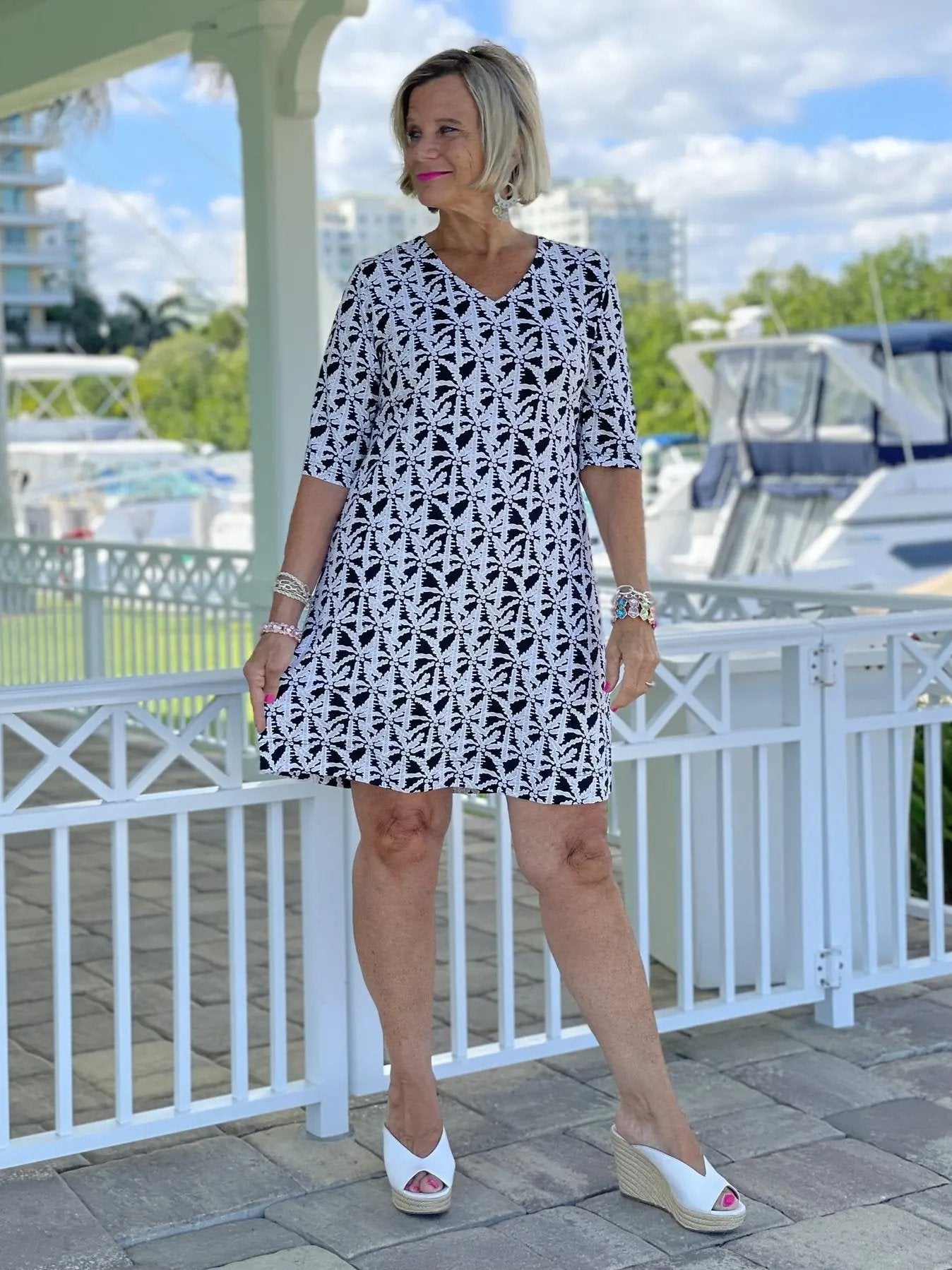 BLACK AND BEIGE ELBOW SLEEVE DRESS
