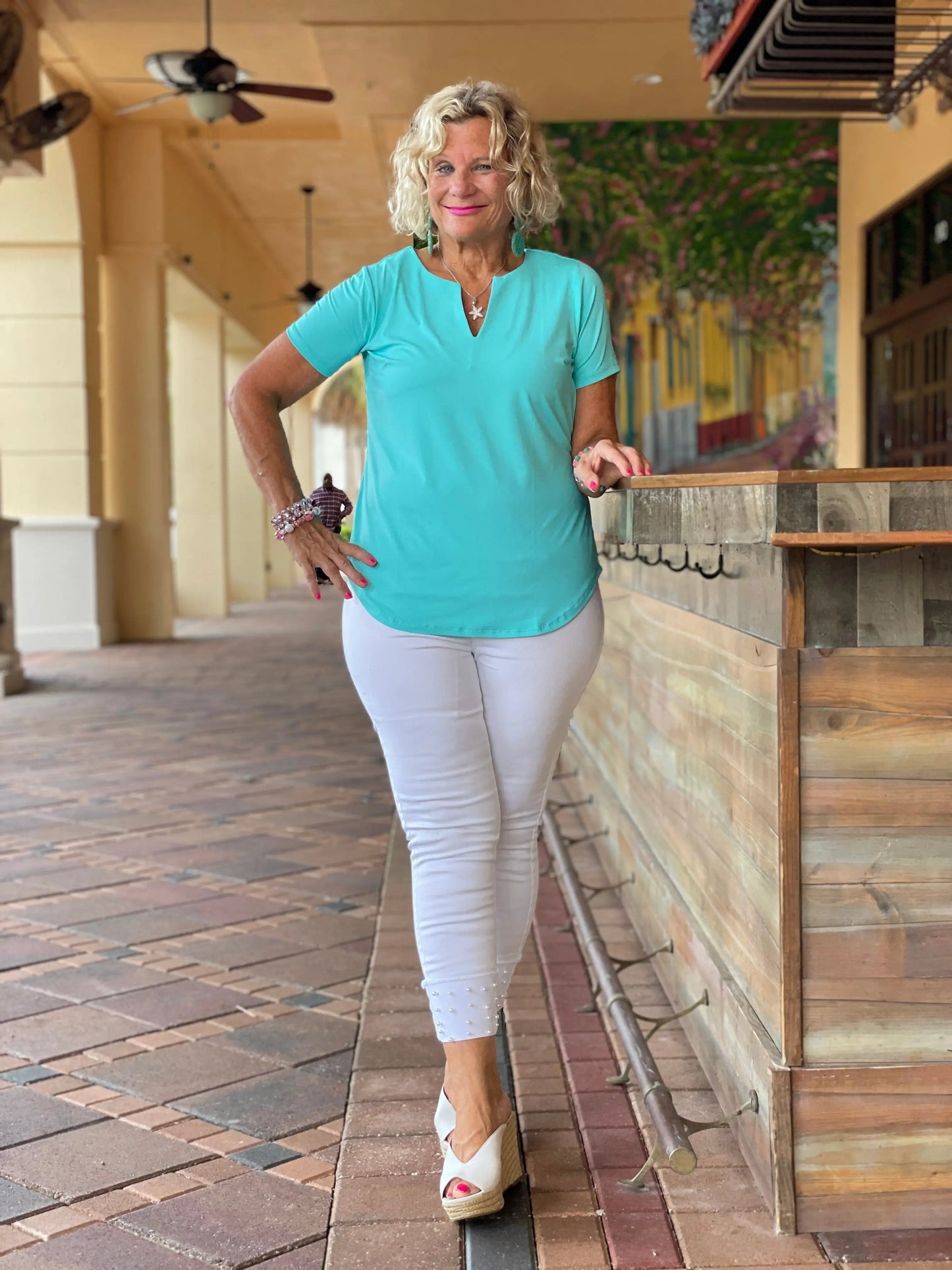 AQUA SHORT SLEEVE TOP