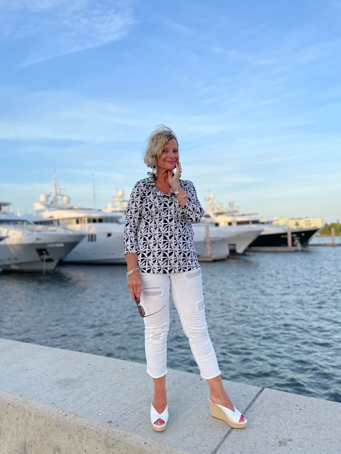BLACK AND BEIGE 3/25 RUFFLE TOP