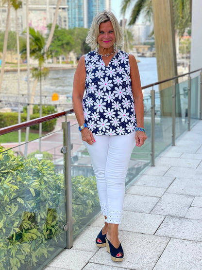 DAISY DAY SLEEVLESS V NECK TOP