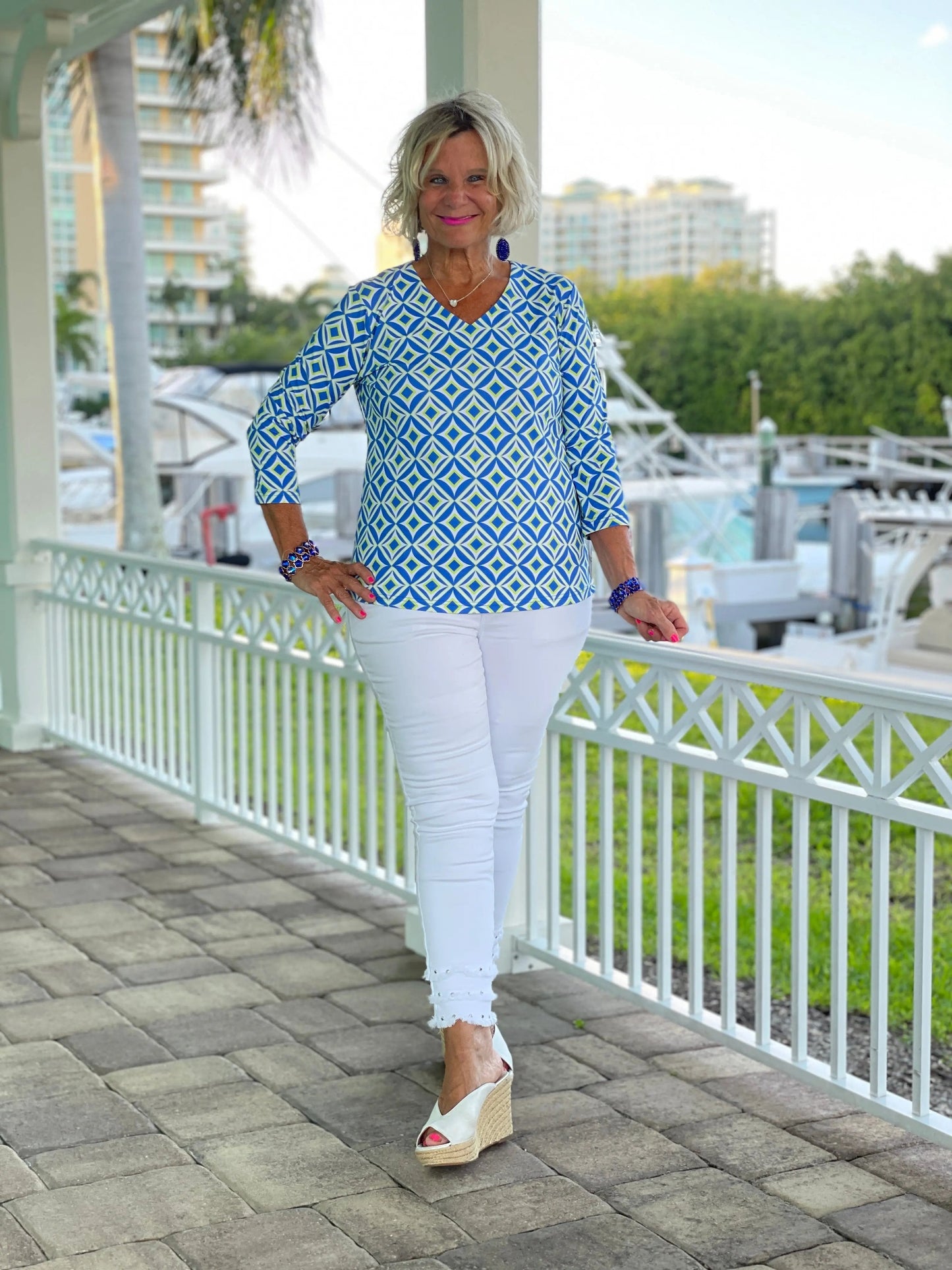 AQUA DIAMONDS V NECK