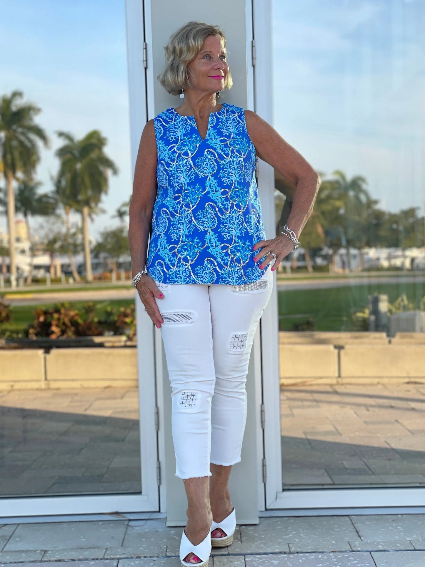 AQUA LANE SLEEVELESS V -NECK