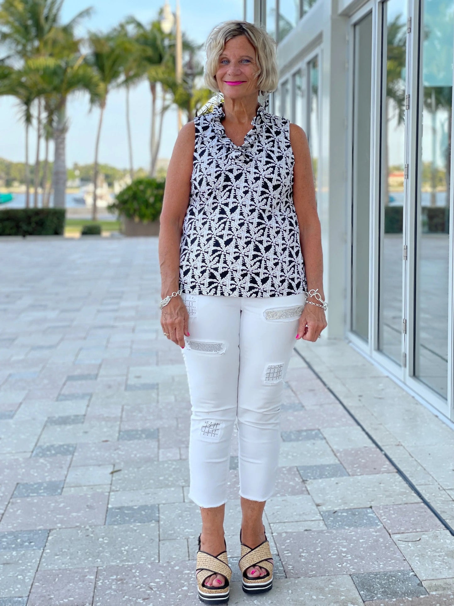 BLACK AND BEIGE SLEEVELESS RUFFLE