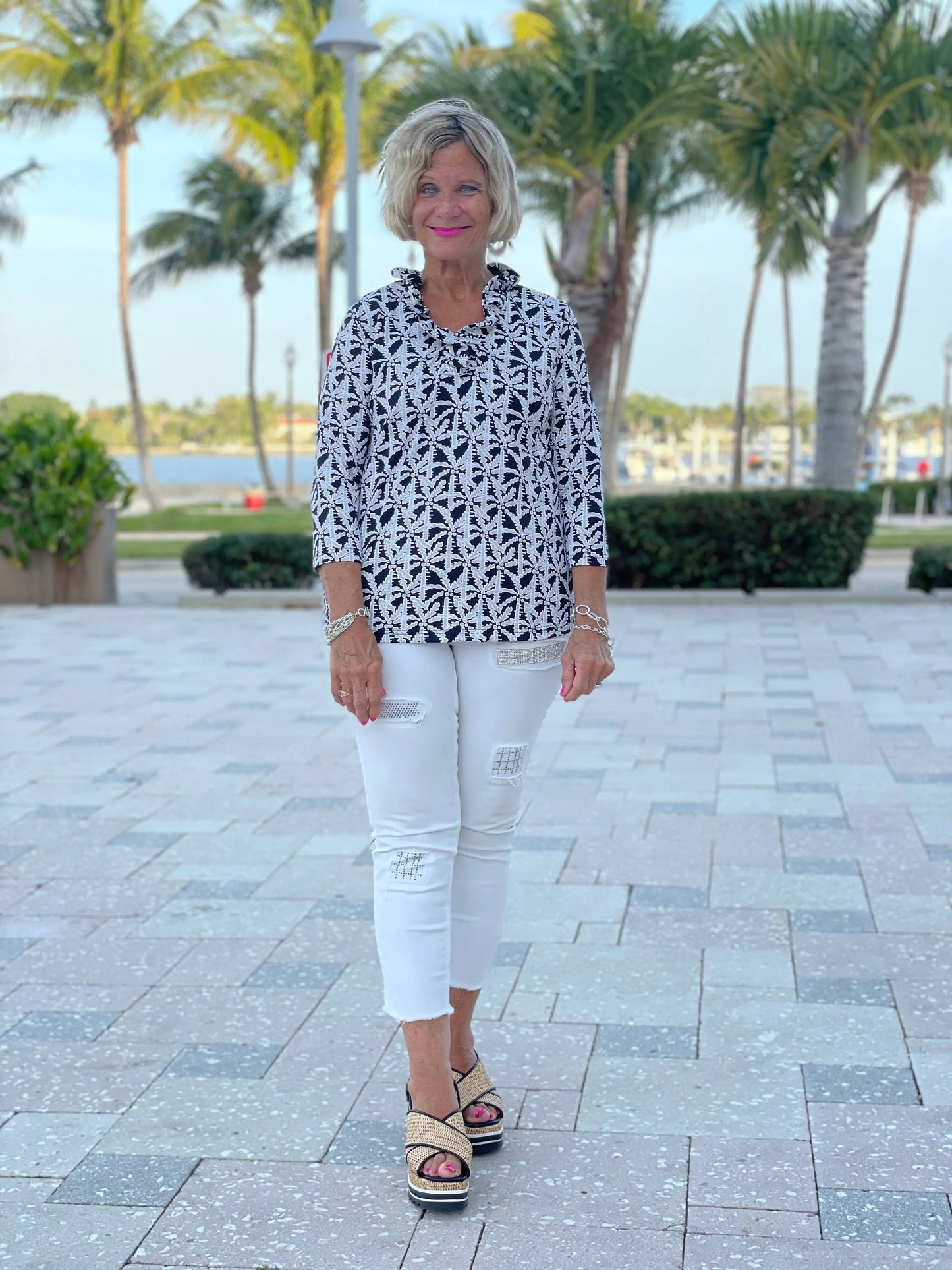BLACK AND BEIGE 3/25 RUFFLE TOP