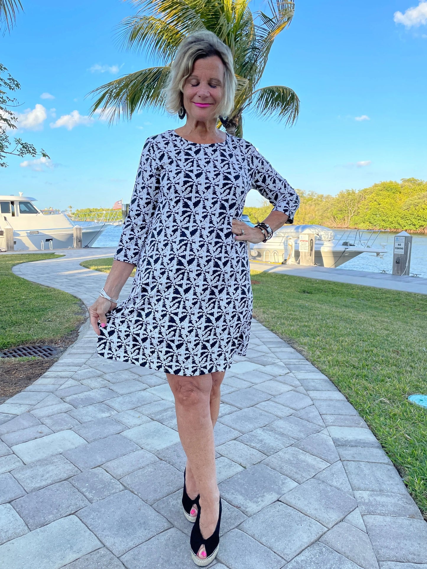 BLACK AND BEIGE SLEEVE DRESS