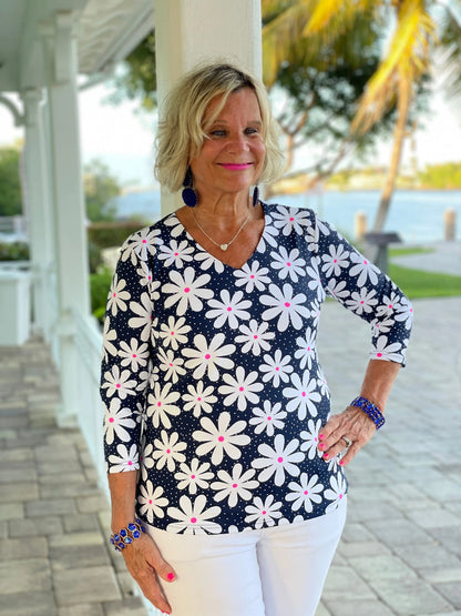 DAISY DAY V NECK