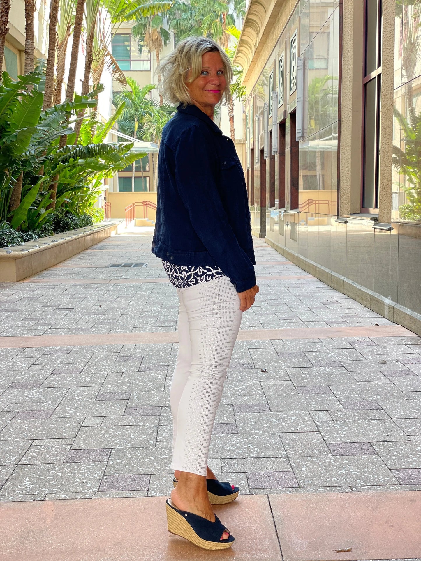 BREIGHTEN BLUE  KEYHOLE TOP