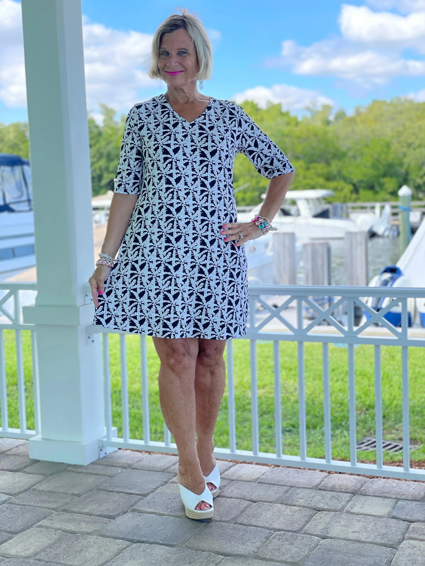 BLACK AND BEIGE ELBOW SLEEVE DRESS