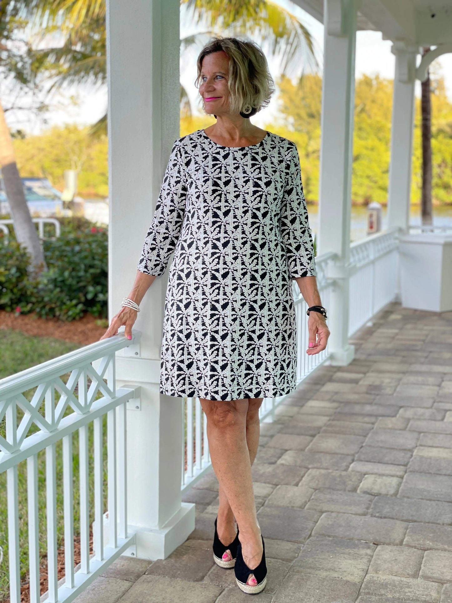 BLACK AND BEIGE SLEEVE DRESS