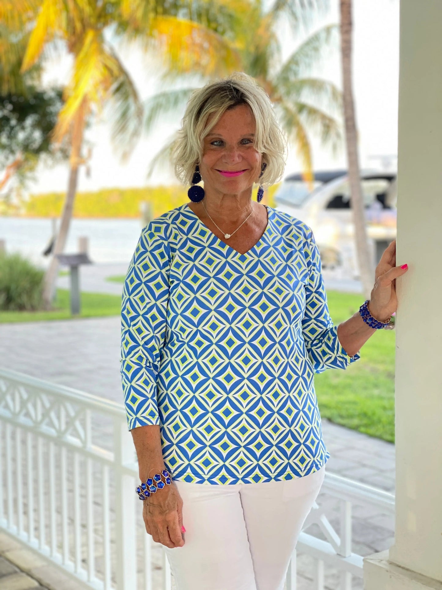 AQUA DIAMONDS V NECK