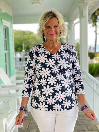 DAISY DAY V NECK