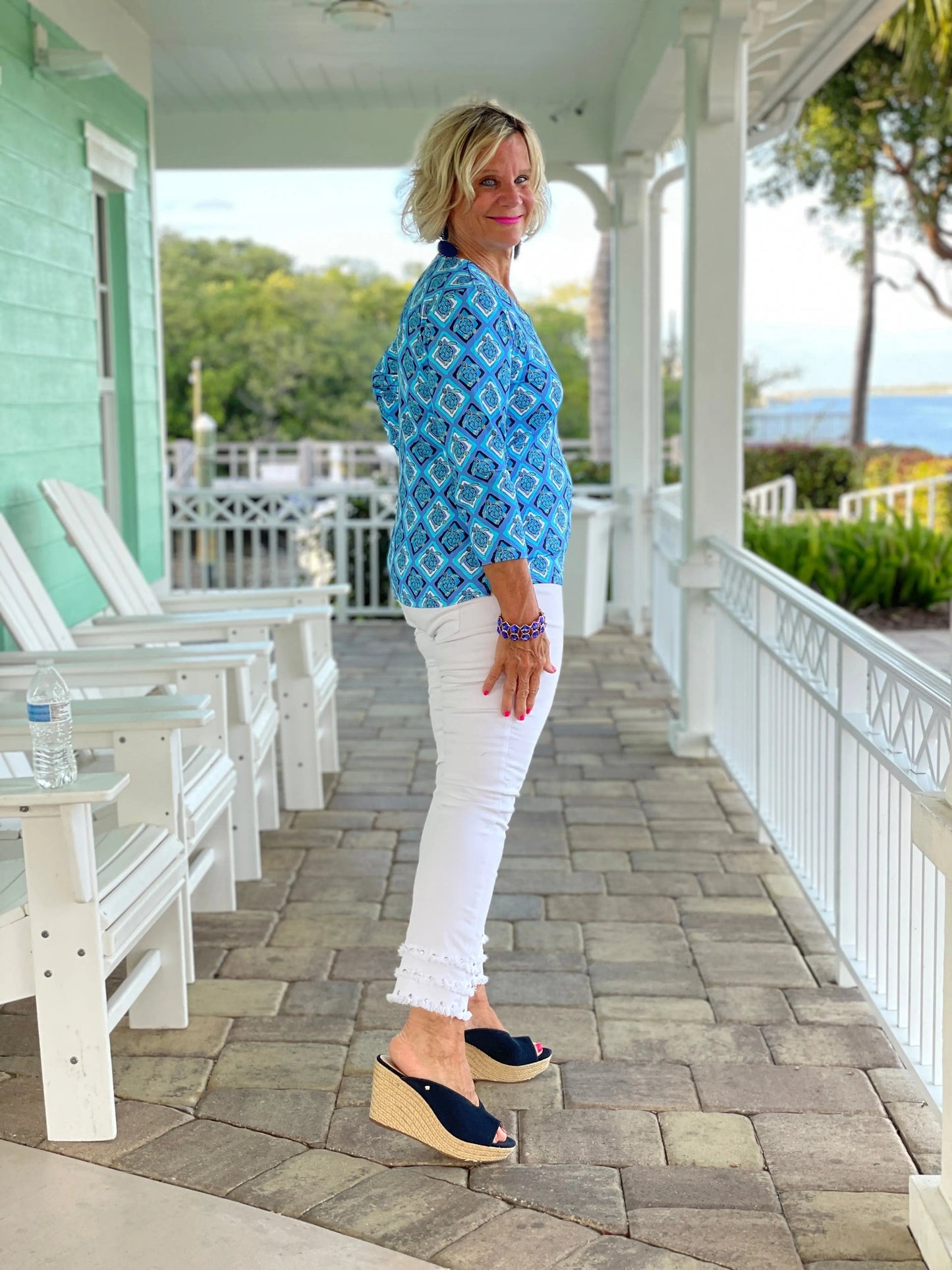 BAHAMA BLUE TURTLE V NECK