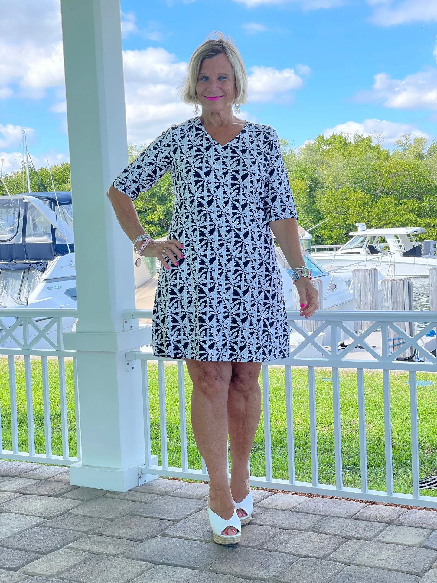 BLACK AND BEIGE ELBOW SLEEVE DRESS