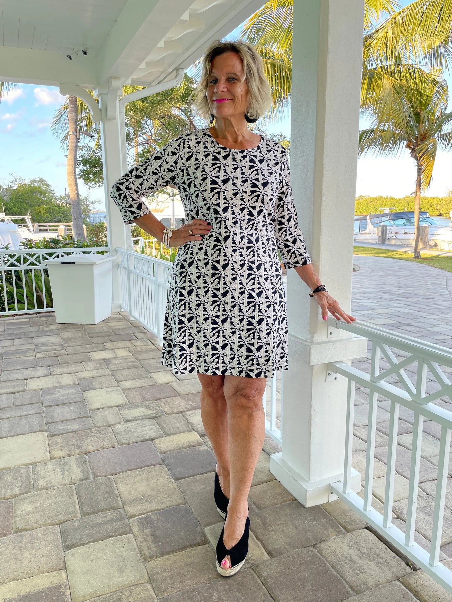 BLACK AND BEIGE SLEEVE DRESS