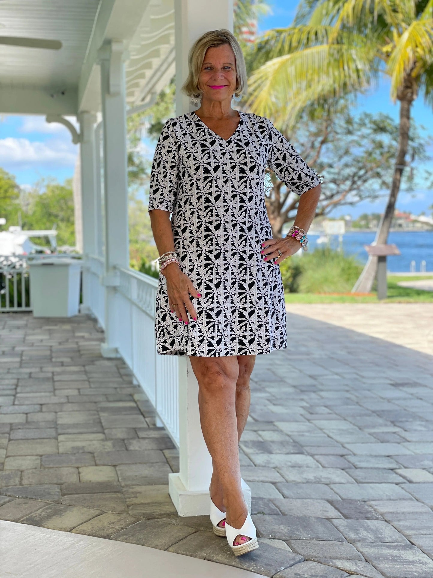 BLACK AND BEIGE ELBOW SLEEVE DRESS