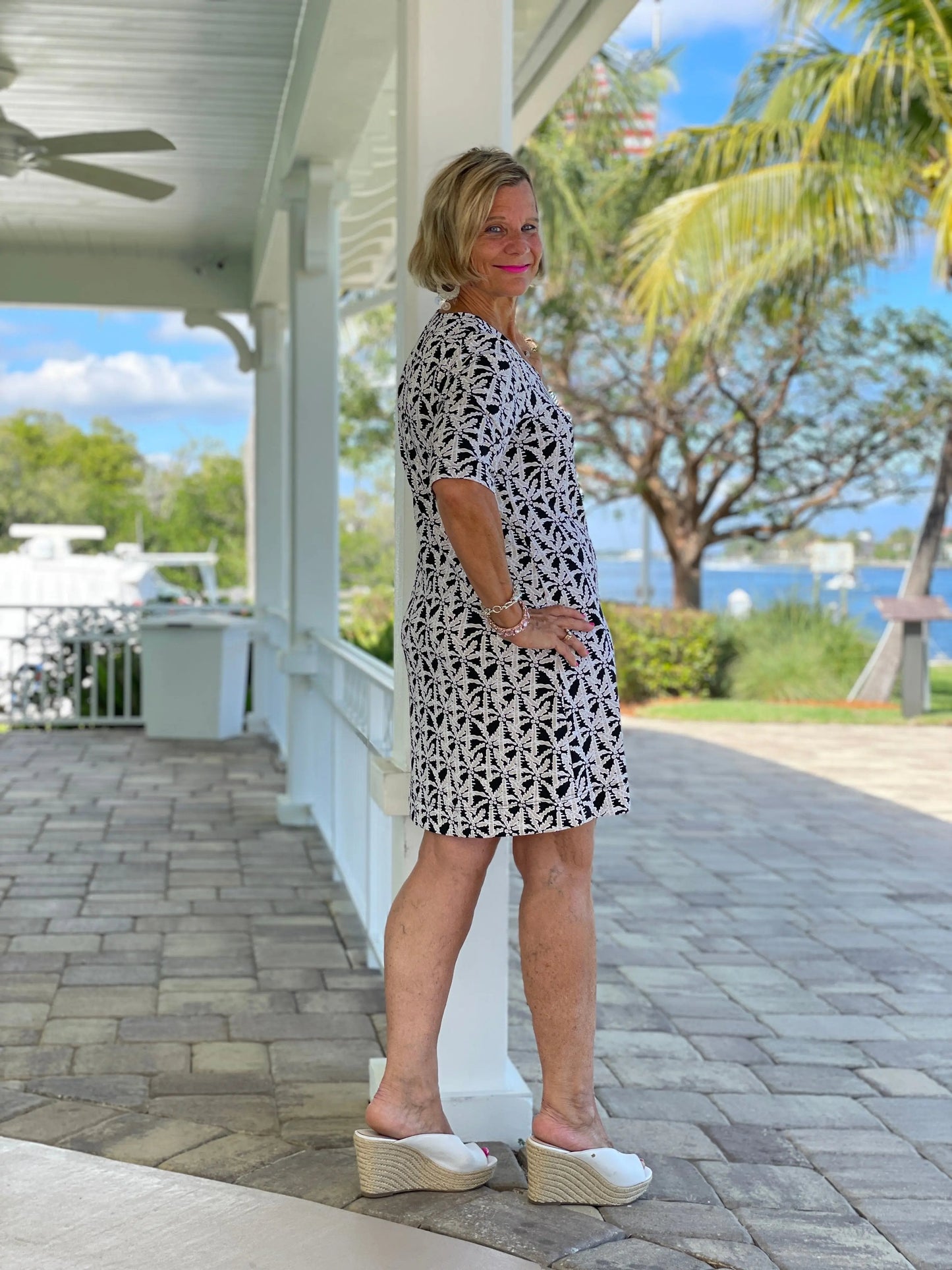 BLACK AND BEIGE ELBOW SLEEVE DRESS