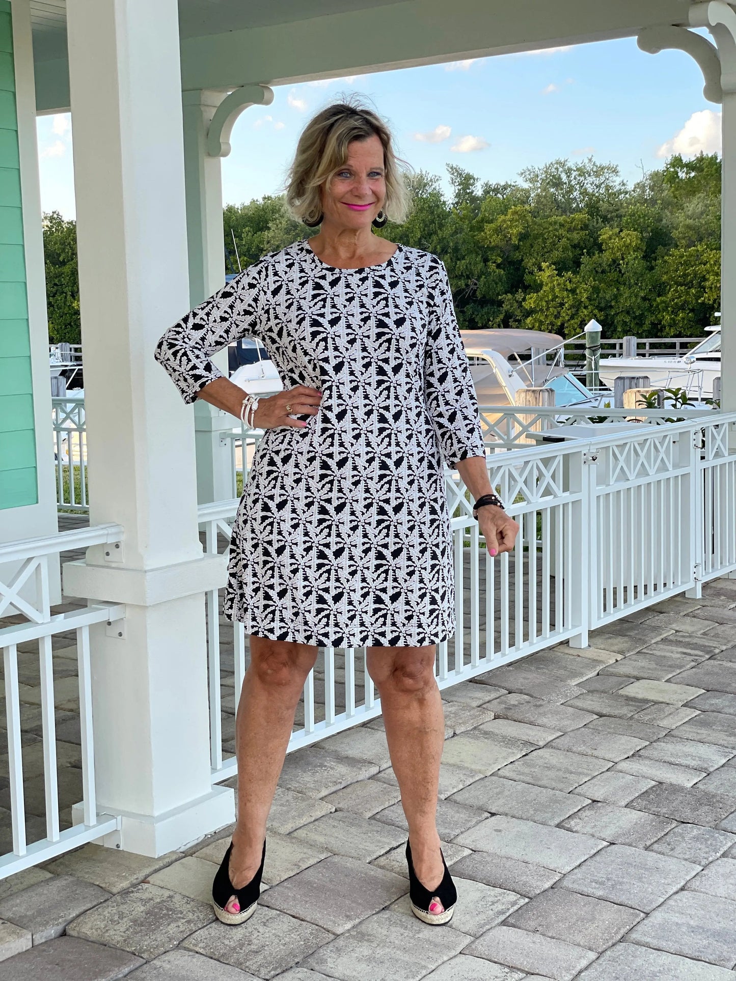 BLACK AND BEIGE SLEEVE DRESS