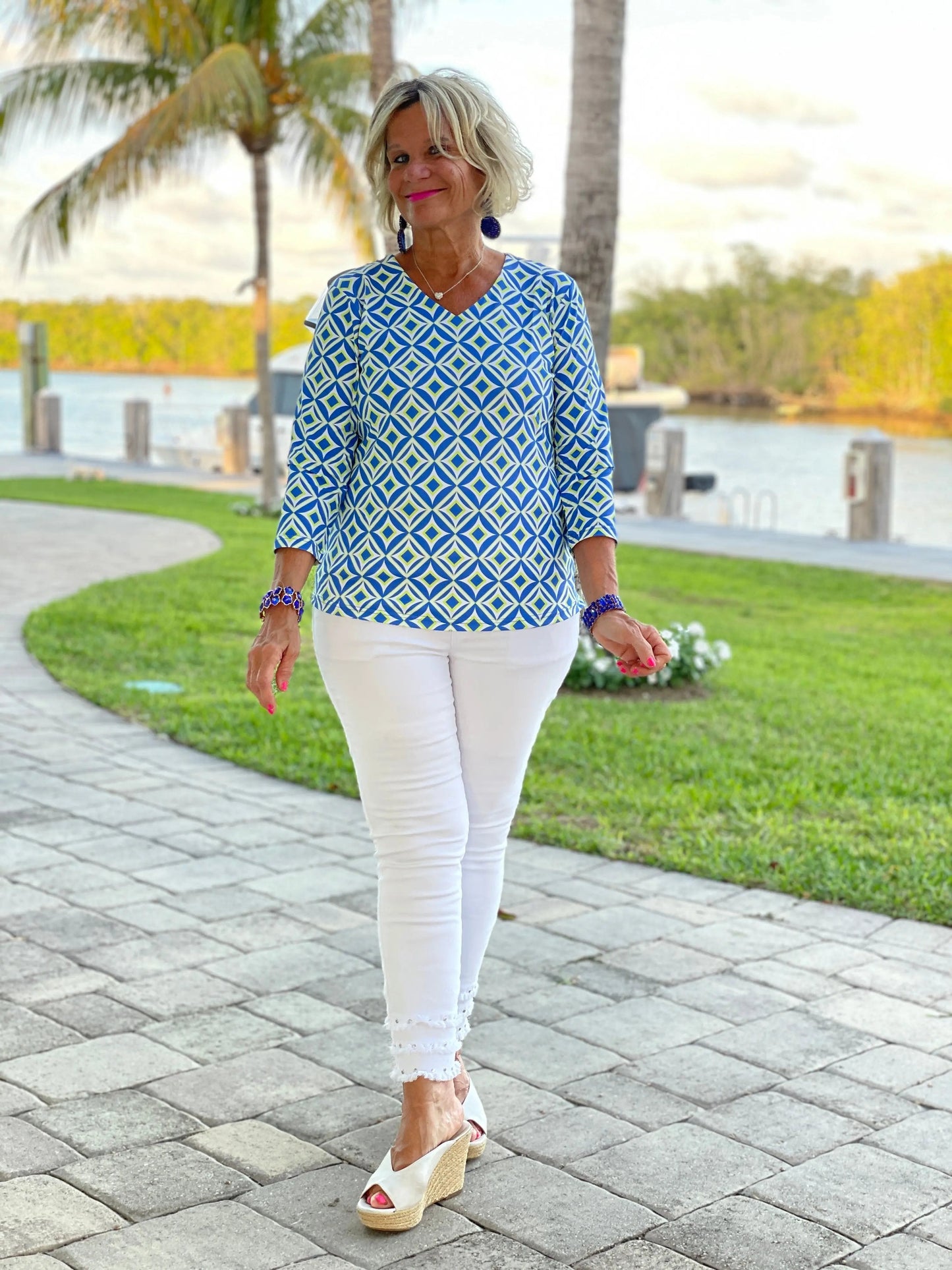 AQUA DIAMONDS V NECK