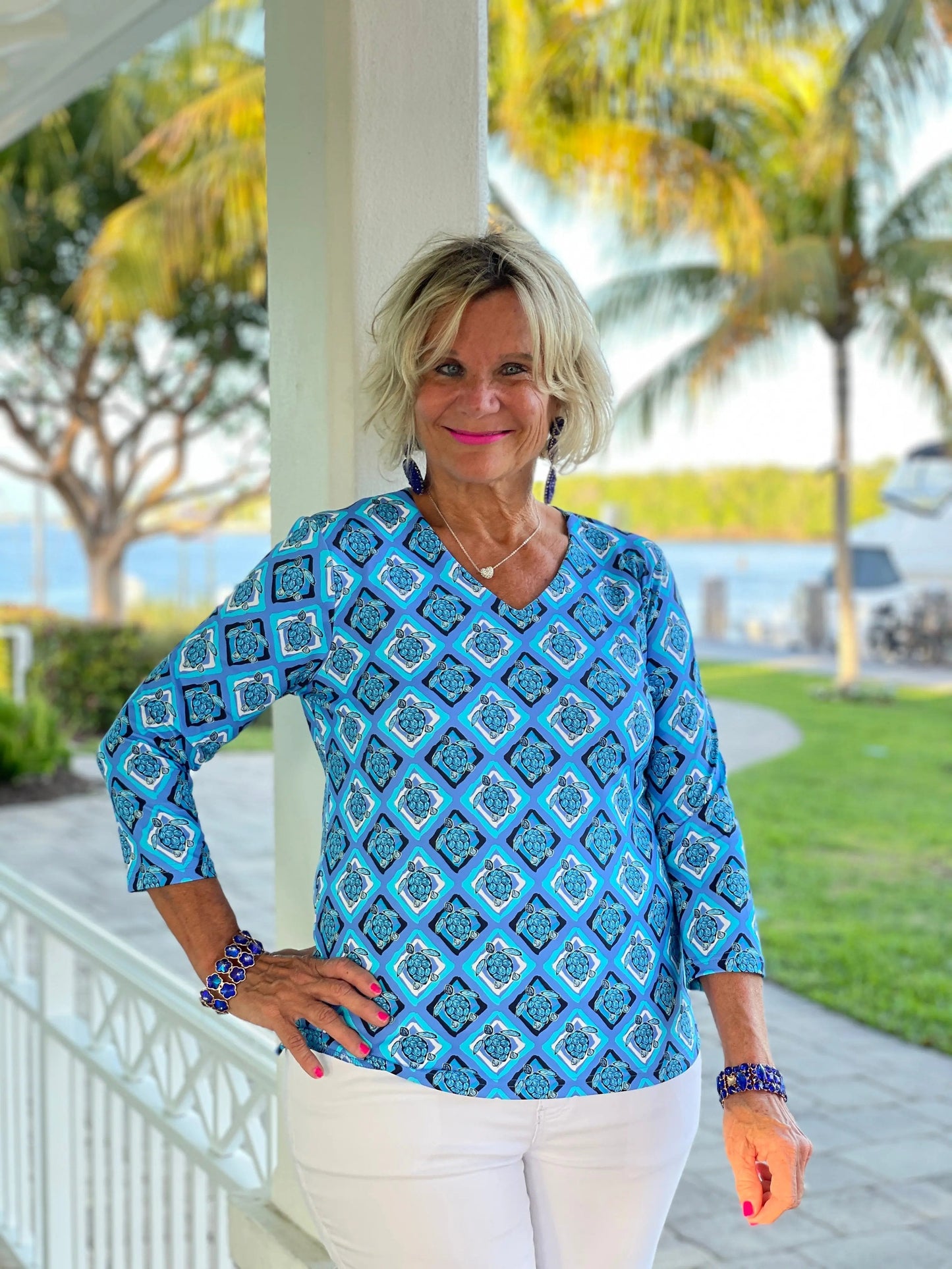 BAHAMA BLUE TURTLE V NECK