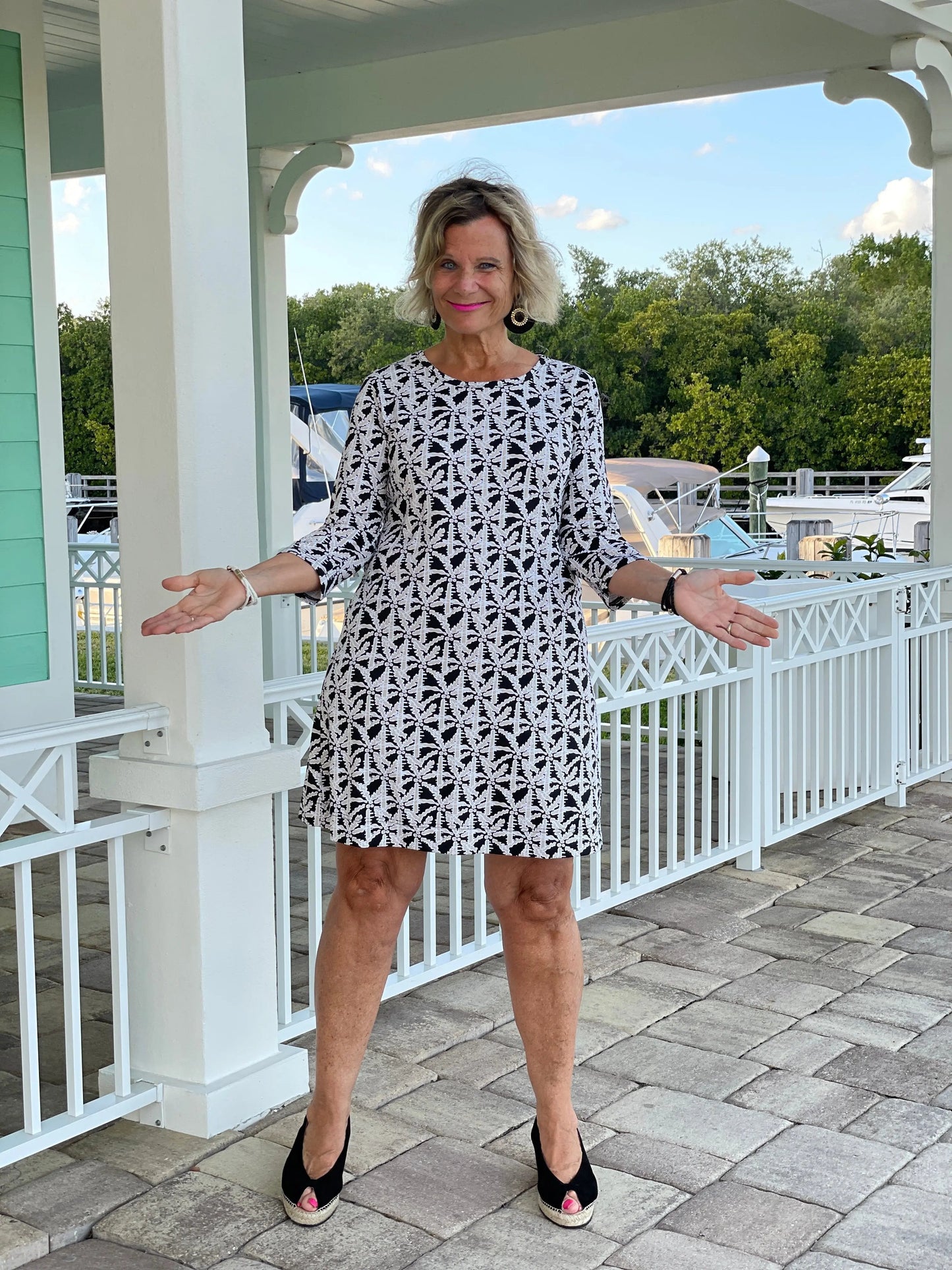 BLACK AND BEIGE SLEEVE DRESS