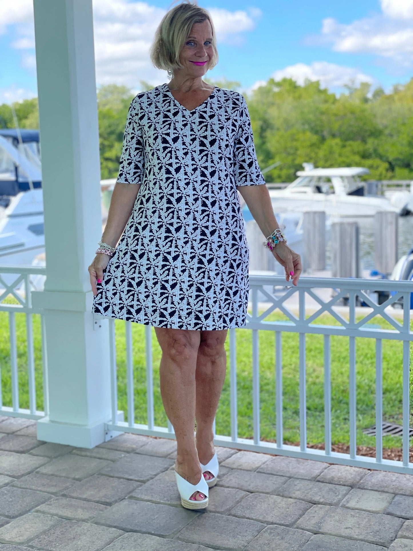 BLACK AND BEIGE ELBOW SLEEVE DRESS