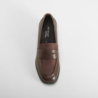 Mocasín tacón marrón oscuro COMFEET