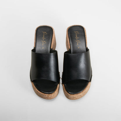 Sandalia cuña de corcho negro PICCOLA PIU