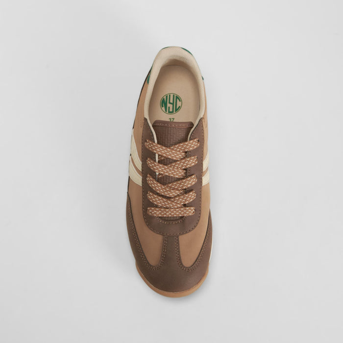 Zapatilla casual detalle líneas marrón NYC