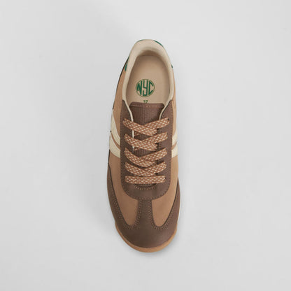 Zapatilla casual detalle líneas marrón NYC