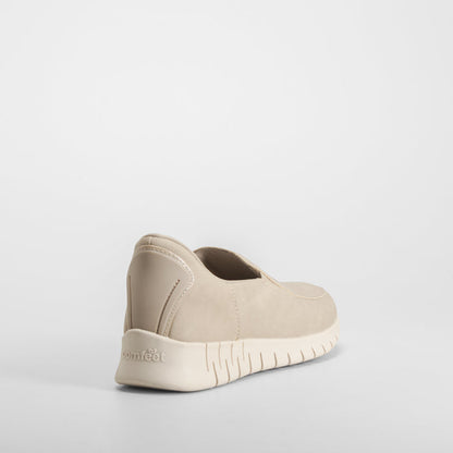 Zapatilla casual slip on beige COMFEET