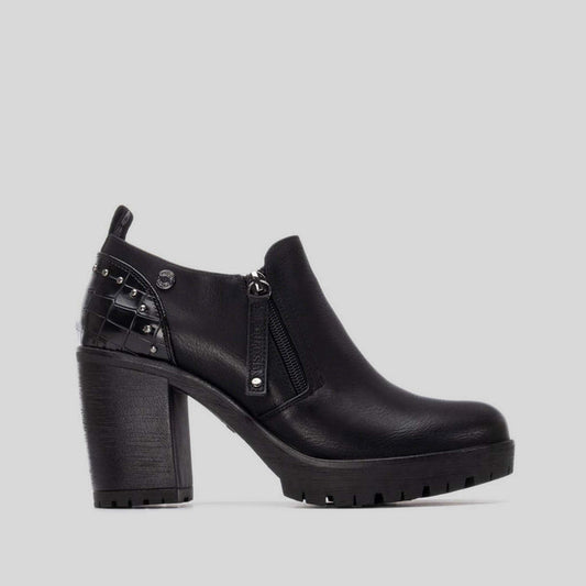 Zapato tacón alto tachas negro REFRESH